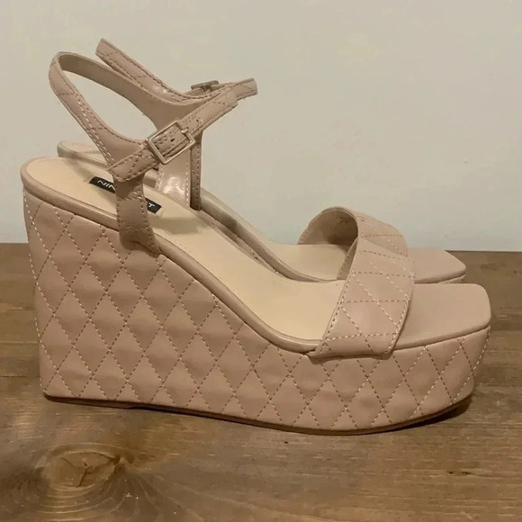 Nine West Shoes - Women’s Nine West Nude Wedges Size 11M EUC